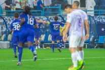 الهلال يحتفل بتأهله بثنائية في مرمى العين في دوري أبطال آسيا