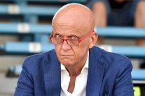 كولينا يختار الحكام في الدوري السعودي حتى نهاية الموسم