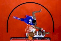 دنفر وتورونتو يقتربان من نهائي الغربية والشرقية