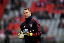 مانويل نوير يشكك في إمكانية انهاء الموسم مع بايرن