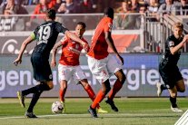 ماينتس يوجه ضربة قاسية لآمال فرانكفورت بدوري الأبطال