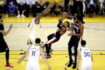 نقاط كوري تمنح ووريرز التقدم في نهائي الغربية