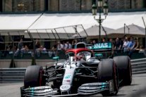 هاميلتون أول المنطلقين في ثنائية مرسيدس