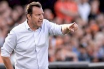 ويلموتس وقع في بلجيكا عقد تدريب المنتخب الإيراني