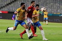 الأهلي يهدر نقطتين ثمينتين بتعادله مع الاسماعيلي في الدوري المصري