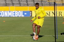 استدعاء فالنسيا إلى صفوف الاكوادور للمشاركة في كوبا أميركا