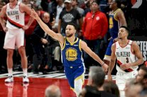 كوري يقود ووريرز إلى النهائي الخامس تواليا