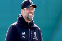 كلوب يسخر من سجله السلبي ويؤكد جاهزية فيرمينو