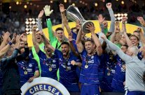 تشلسي يسحق أرسنال برباعية ويتوج بلقب يوروبا ليغ