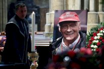 النمسا تودع أسطورة الفورمولا واحد نيكي لاودا