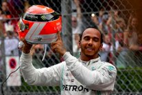 هاميلتون يهدي فوزه بجائزة موناكو لـ 