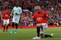 قدامي يونايتد يهزمون قدامى بايرن بخماسية في مباراة خيرية