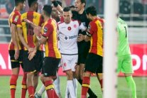 التحكيم يرخي بظلاله على قمة الحسم بين الترجي والوداد