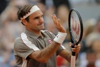 فيدرر يفوز على ملاعب افتقدها وكيربر تخرج من الدور الأول