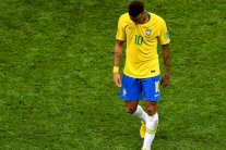 البرازيل تسحب شارة القيادة من نيمار وتمنحها لألفيش