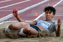 ميهامبو تتخطى 7 أمتار وتومسون تستعيد الذكريات في لقاء روما