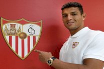 البرازيلي دييغو كارلوس من نانت إلى أشبيلية لخمس سنوات