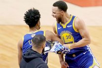 رابتورز يستغل إصابات ووريرز وينتزع الأفضلية 