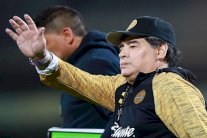 مارادونا يتخلى عن منصبه التدريبي في المكسيك وسيخضع لعمليتين