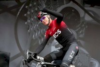 حادث فروم تسبب بكسور في الساق والورك والذراع