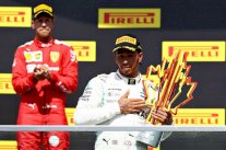 العقوبة تمنح هاميلتون الفوز بجائزة كندا الكبرى على حساب فيتل