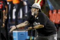 مارادونا يهاجم ميسي ورفاقه: أضاعوا هيبة الأرجنتين