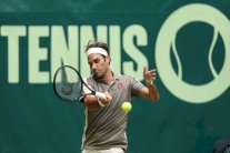 فيدرر يستهل موسم الملاعب العشبية بفوز على ميلمان في دورة هاله