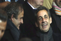 بلاتيني يدفع فاتورة عشاء الإليزيه ولوحة بيكاسو!