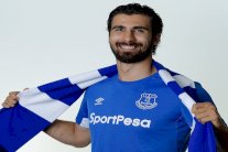 البرتغالي غوميش إلى ايفرتون بشكل نهائي مقابل 25 مليون يورو