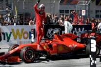 الانطلاقة الثانية للوكلير هذا الموسم وعقوبة لهاميلتون