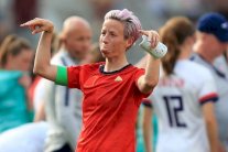 ترامب يرد على نجمة المنتخب رابينو ويطالبها بعدم