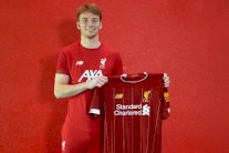 ليفربول يتعاقد مع الهولندي الشاب فان دن بيرغ