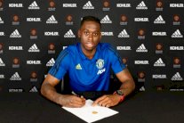 مانشستر يونايتد يتعاقد مع وان-بيساكا مقابل 50 مليون جنيه