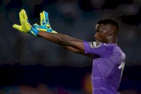 السنغال تفقد حارسها مندي لكسر في اليد