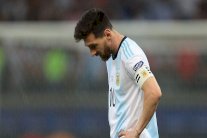 ميسي يفشل مجددا لكنه يؤكد استمراره مع منتخب الأرجنتين