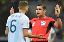 الأرجنتين تطالب بإجابات بشأن مزاعم تدخل