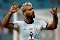 سكالوني يؤكد مشاركة أغويرو ضد البرازيل