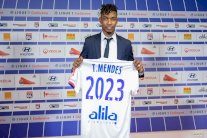 ليون الفرنسي يضم لاعب الوسط البرازيلي تياغو منديس