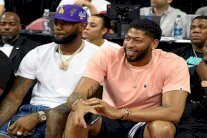 ليكرز يحسم رسميا تعاقده مع ديفيس في يوم أول مجنون في سوق الانتقالات الحرة