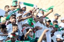 عشر طائرات جزائرية لنقل المشجعين إلى مصر