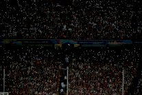 هواتف مشجعي مصر تضيء ذكرى ضحايا الملاعب