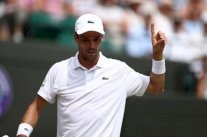 باوتيستا أغوت دَخيلٌ بين العمالقة الثلاثة في بطولة ويمبلدون