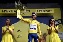 الفرنسي ألافيليب يفوز بالمرحلة الثالثة من طواف فرنسا وينتزع القميص الأصفر