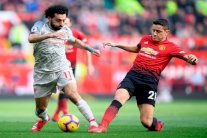 مشجع لليفربول يستأجر طائرة لاستفزاز مانشستر يونايتد