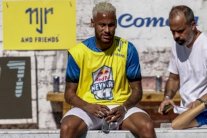 نيمار يعزف على وتر برشلونة باستعادة ذكرى إقصاء باريس سان جرمان