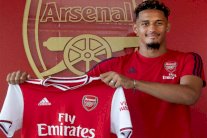 أرسنال يضم المدافع الفرنسي الشاب وليام ساليبا