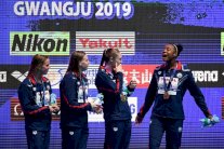 رقم قياسي لسيدات الولايات المتحدة في التتابع 4*100 م متنوعة