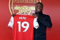 أرسنال يجعل من العاجي بيبي أغلى لاعب في تاريخه