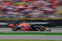 عين هاميلتون على صعود فيرشتابن في جائزة المجر الكبرى