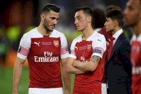 أوزيل وكولاشيناتس يغيبان عن افتتاح الدوري بسبب 